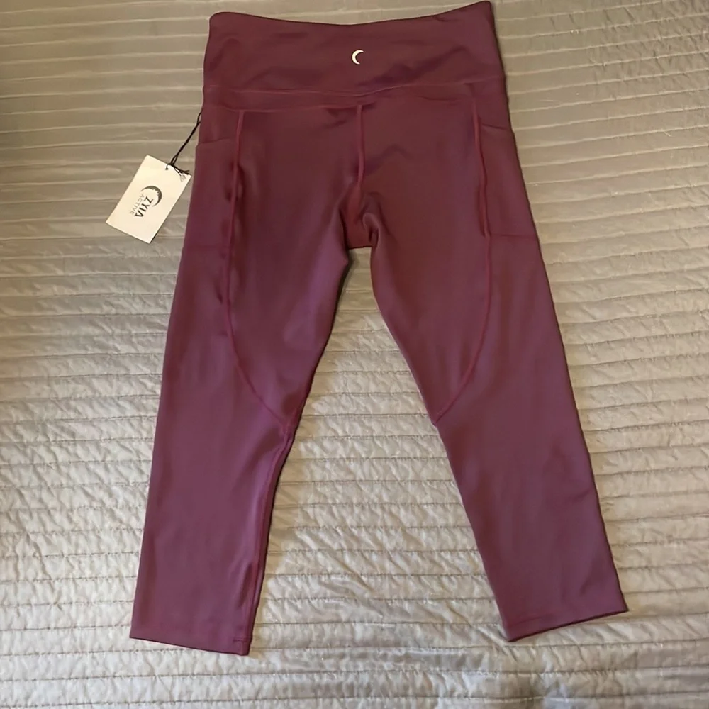 ZYIA Plum Pocket Light n Tight Hi-Rise Capri - Picture 2 of 3